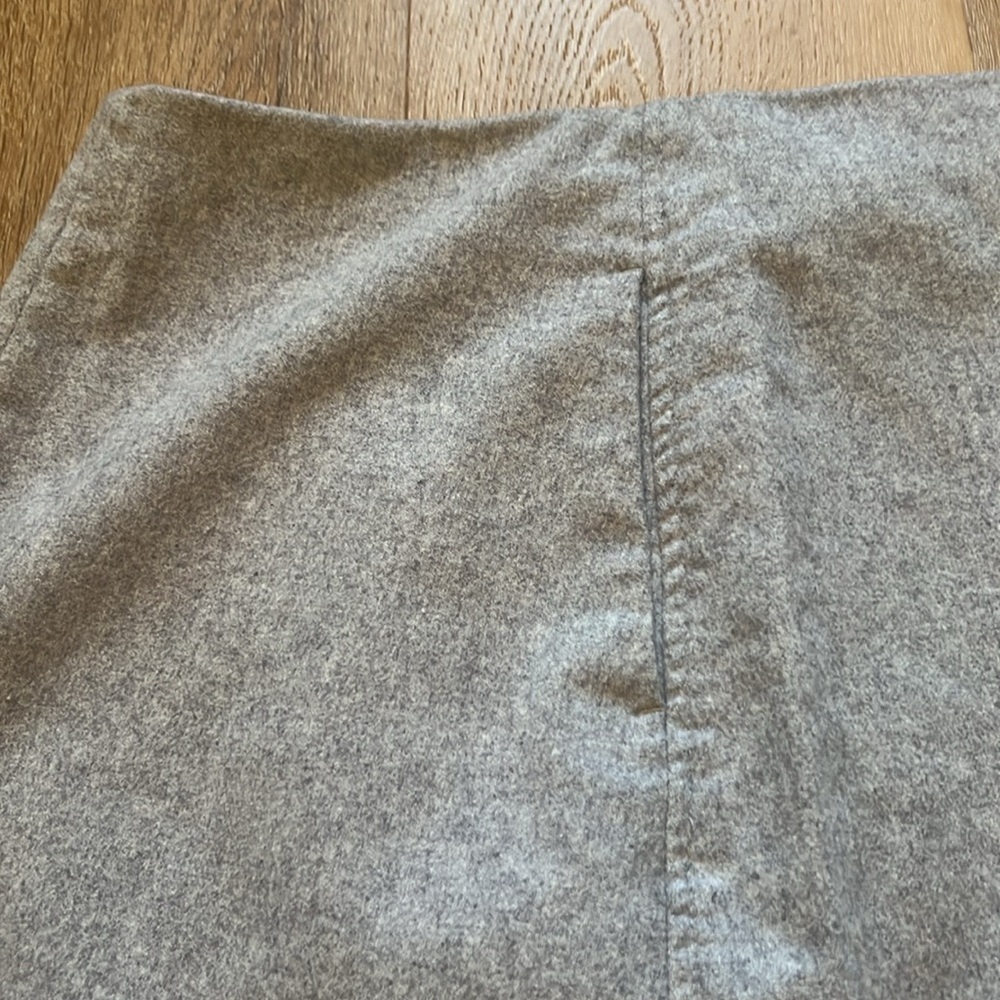 Aritzia Wilfred color Gray 68% Wool 25% Nylon 5% Cashmere Classic Mini Skirt - Picture 6 of 10